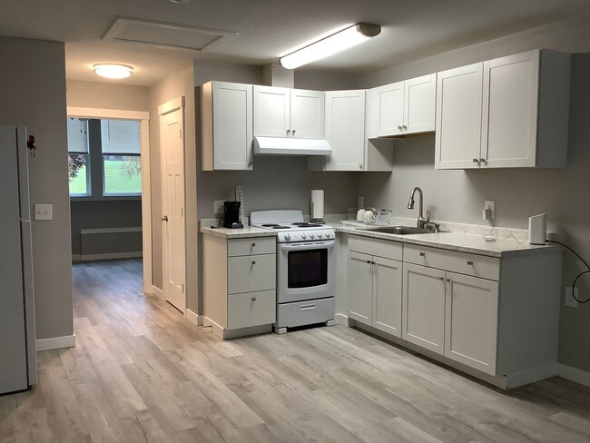 Building Photo - Convenient East Bremerton - 1 Bed 1 Bath D...