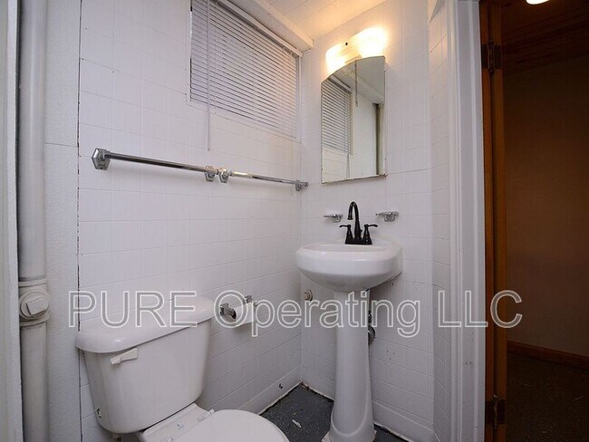 Building Photo - 2511 N 63 St