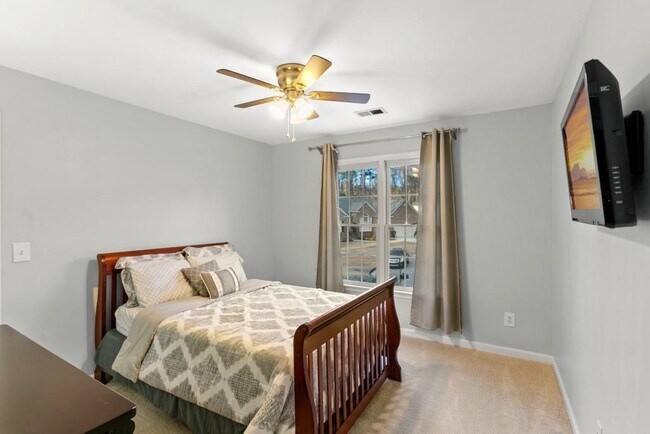 Building Photo - 541 Battleview Dr