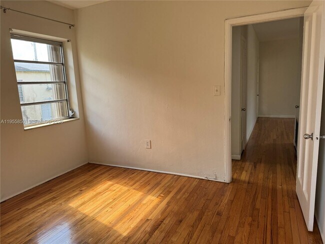 Building Photo - 1431 SW 37th Ave