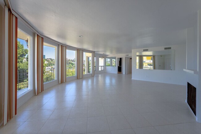 Building Photo - Gorgeous 3 bedroom house with amazing views and huge garden