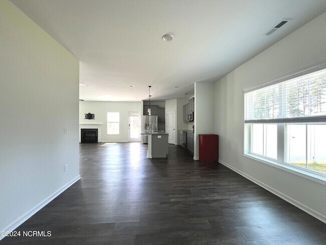 Building Photo - 885 Carolina Rd