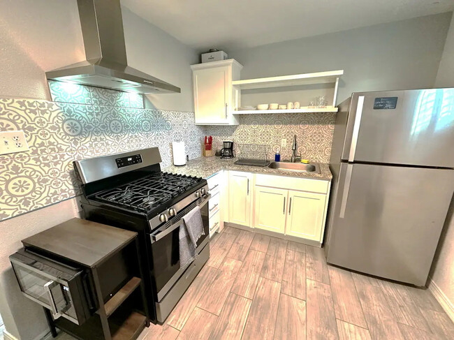 Full Kitchen - 4021 Fillmore Ave