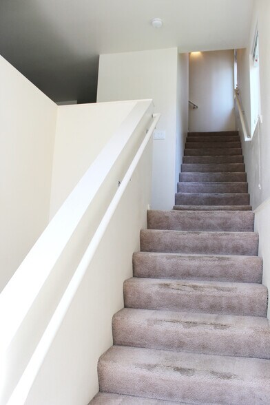 Building Photo - 423 NE Morton St