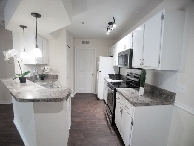 Building Photo - Gorgeous 1/1 Condo for Rent at The Crest close to UCF and Valencia College.