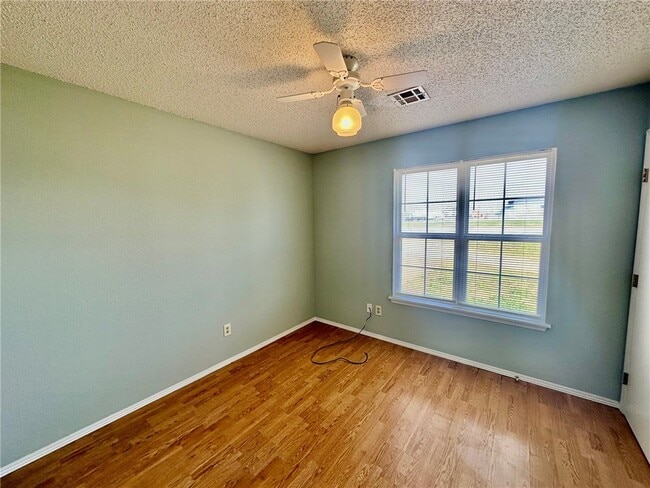 Building Photo - 639 E Hwy 264