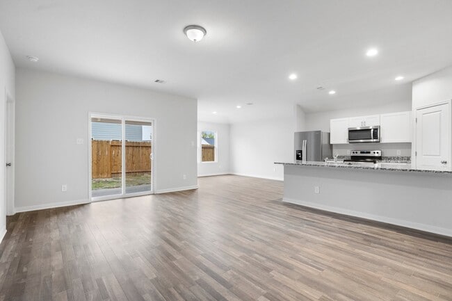 Building Photo - 102 Avalon Dr