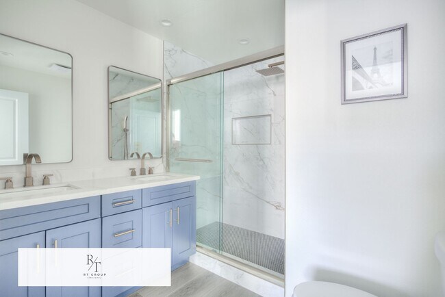 Building Photo - Fully Remodeled | Spacious & Bright Townhome