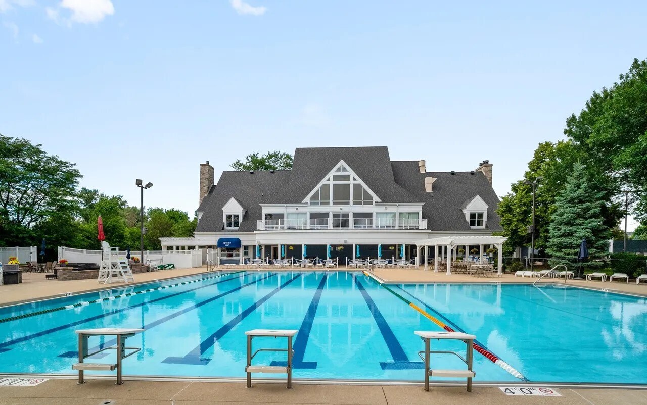 Building Photo - 4311 Camelot Cir