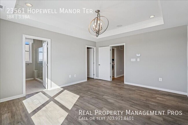 Building Photo - 23561 Hopewell Manor Terrace