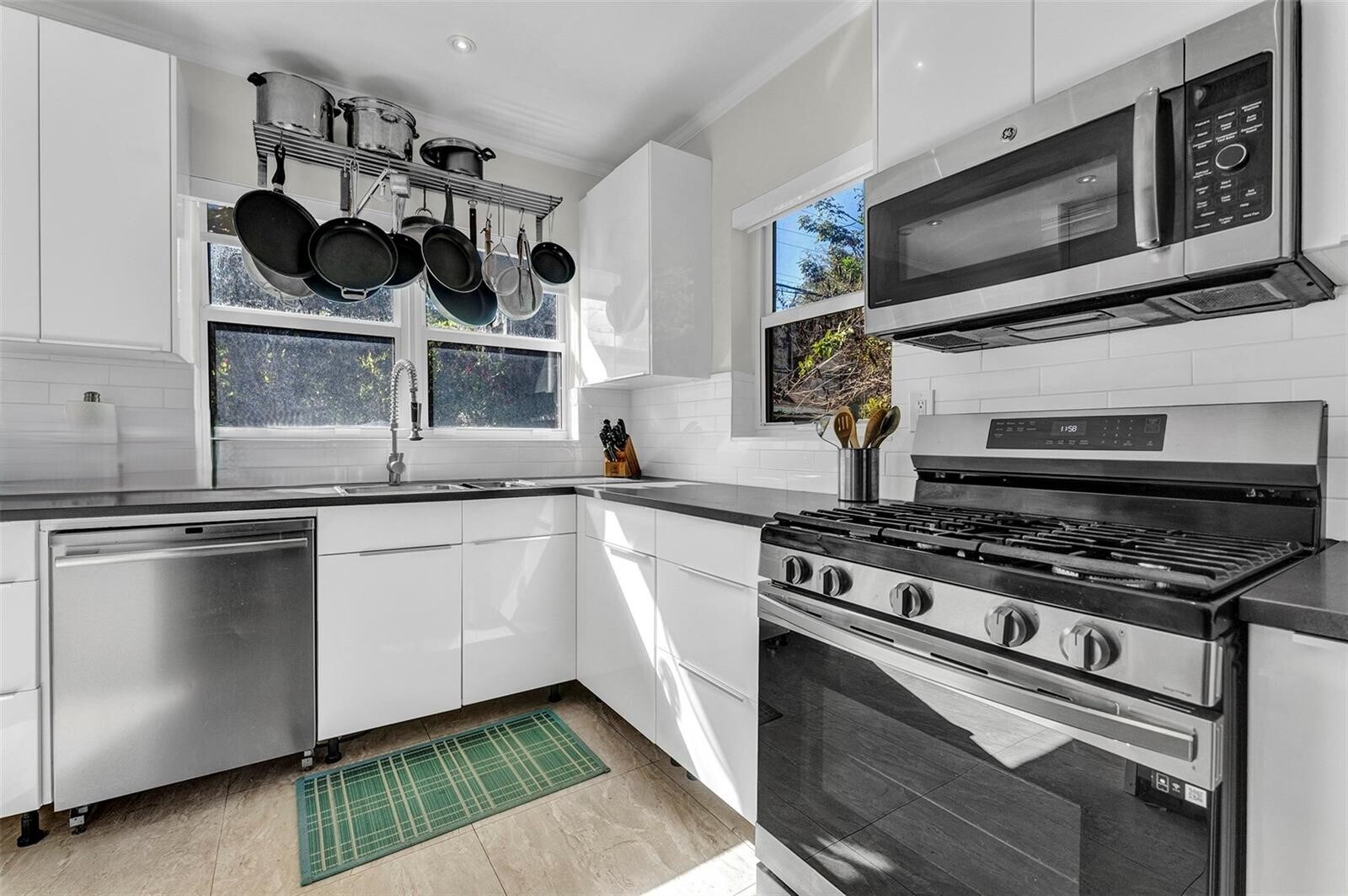 Building Photo - 54 NE 43rd St