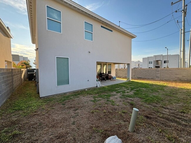 Building Photo - 7529 Cresta Bella St