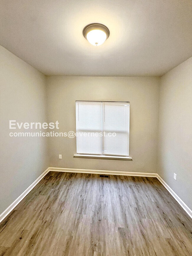 Building Photo - 4 Bed, 3 Bath Home with Off-Street Parking / Pet-Friendly / Coming Soon!