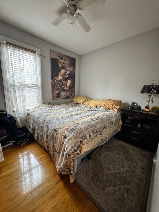 Building Photo - 2315 N Greenview Ave