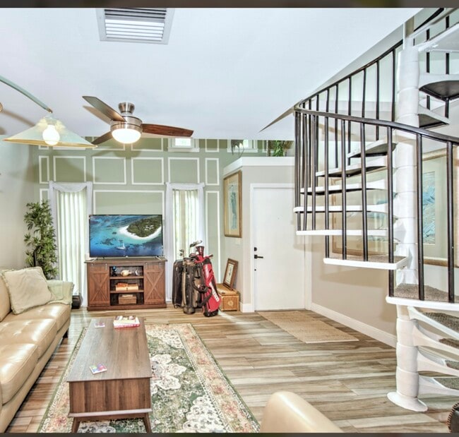 Building Photo - 4803 SW Santa Barbara Ct