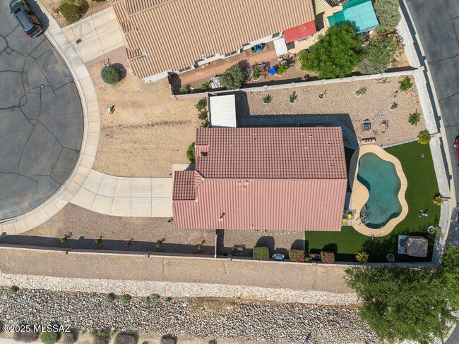 Building Photo - 7659 N Hemingway Pl