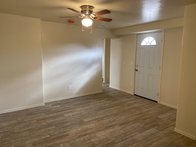 living room - 1001 Elledge Dr