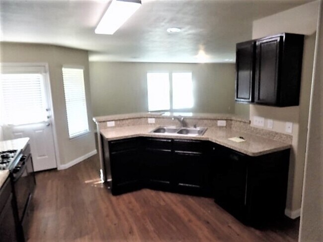 Building Photo - 911 Redcrest Springs Ct