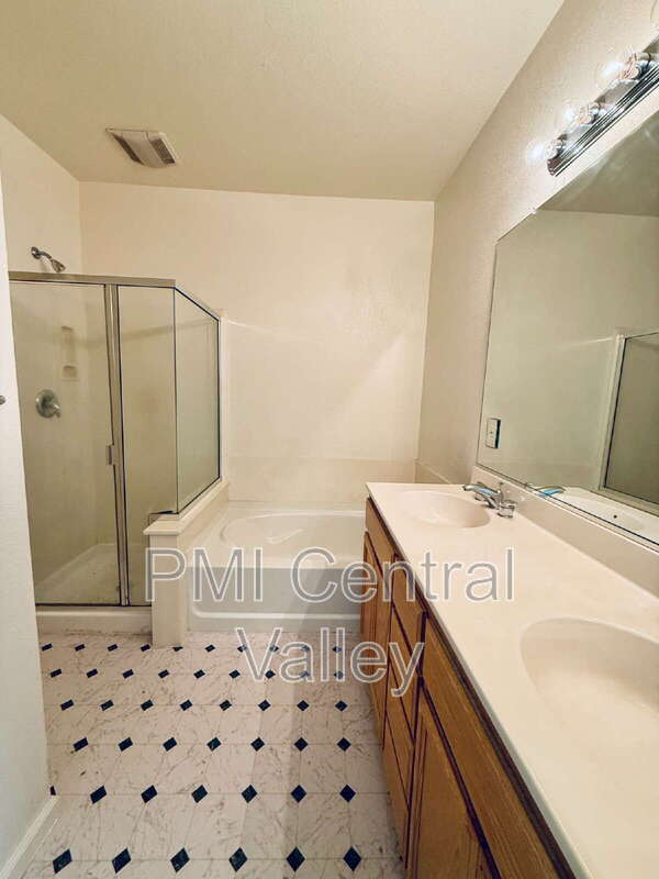 Building Photo - 2125 Carson Oak Ct