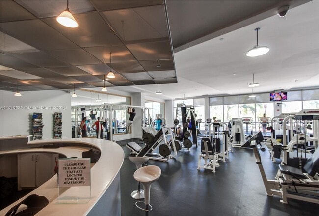 Building Photo - 1000 West Ave