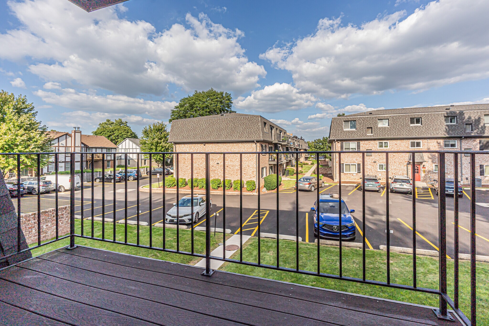 Building Photo - 900 S Plum Grove Rd