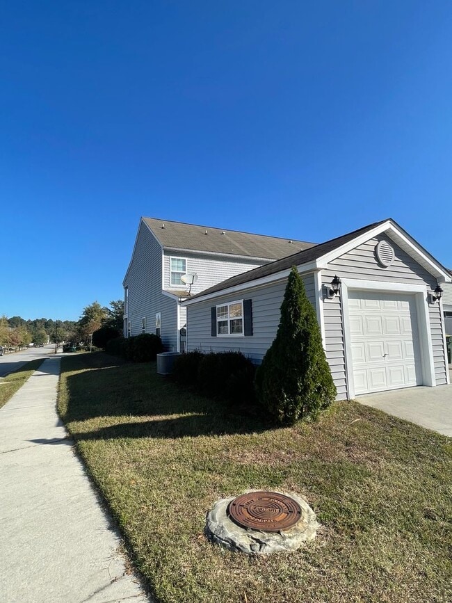 Building Photo - 4 BEDROOM IN GODLEY PARK- POOLER