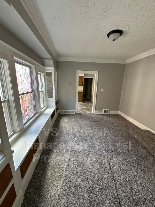 Building Photo - 3285 E 143rd St