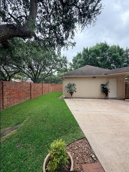 Building Photo - 2201 Summer Reef Dr