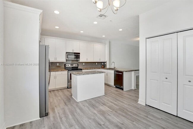 Building Photo - 11549 SW 13th Ct