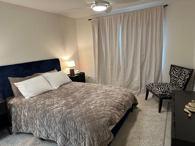 Building Photo - SEASONAL RENTAL - Downtown Sarasota Renovated Waterfront Condo