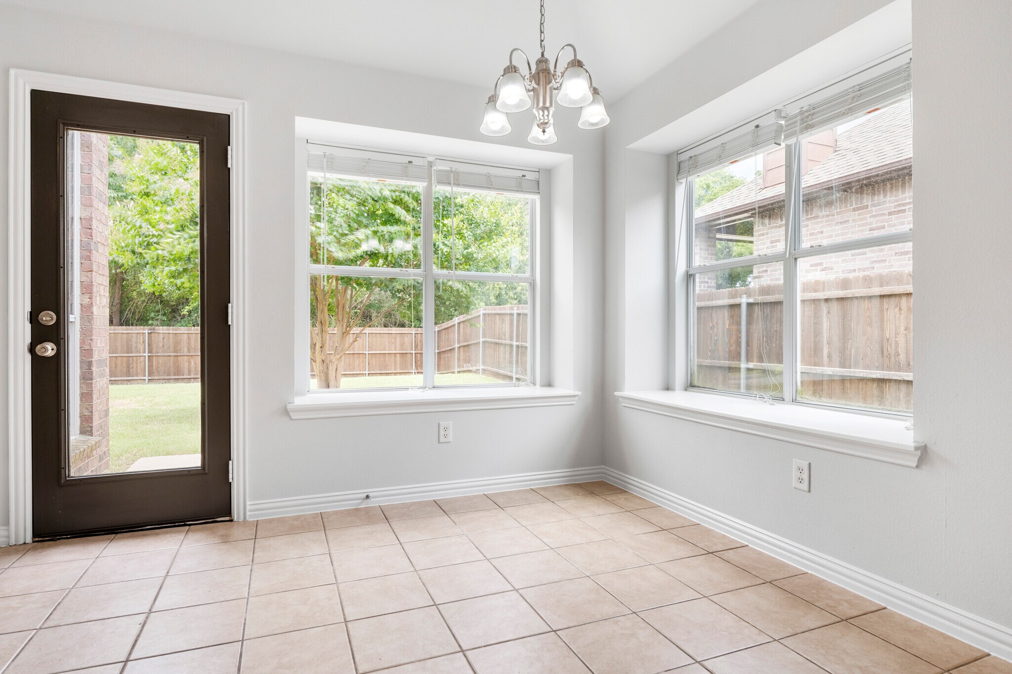 Breakfast Nook - 135 Springtree St