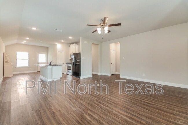 Building Photo - 6415 Graceland Dr