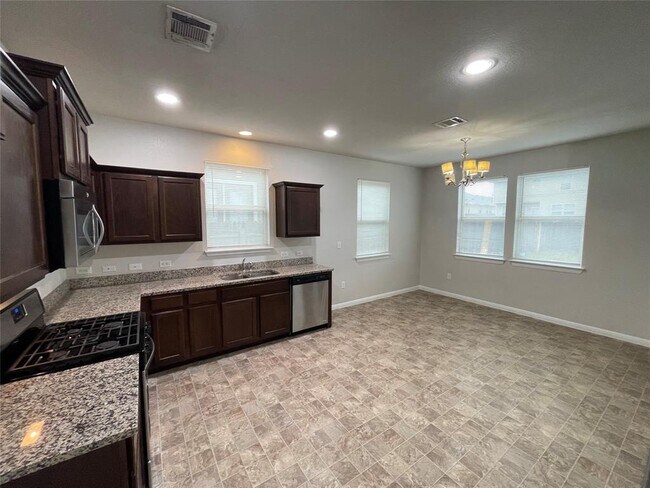 Building Photo - 221 Sambar Dr