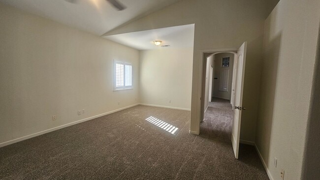 Building Photo - GORGEOUS CLOVIS UNIFIED 4 BEDROOM HOME!