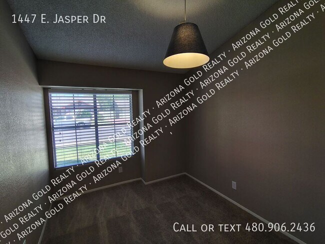Building Photo - 1447 E Jasper Dr