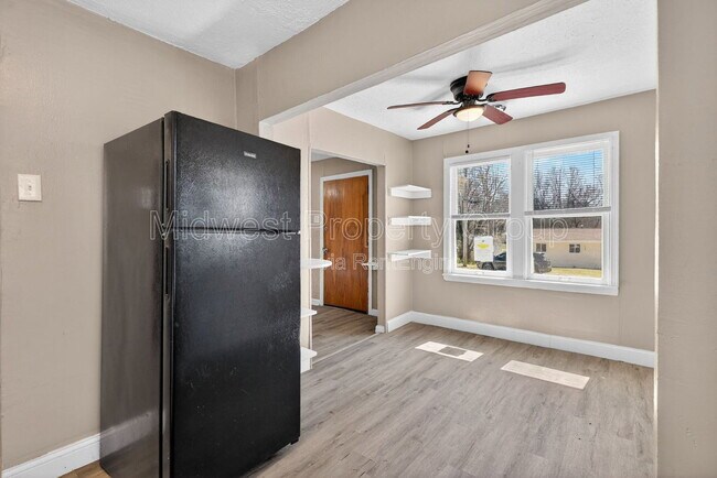 Building Photo - 8921 Higginson Ave