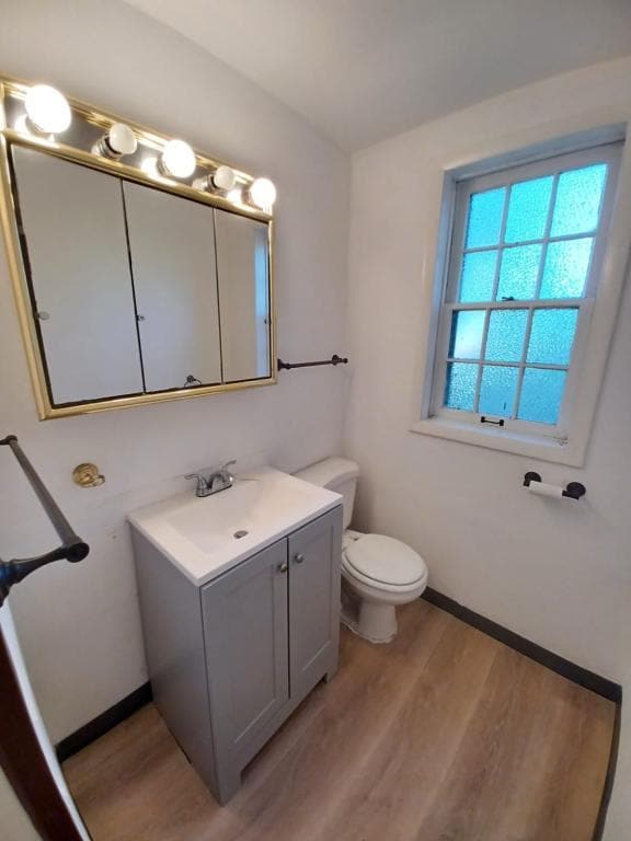 Building Photo - 10179 Bon Oak Dr