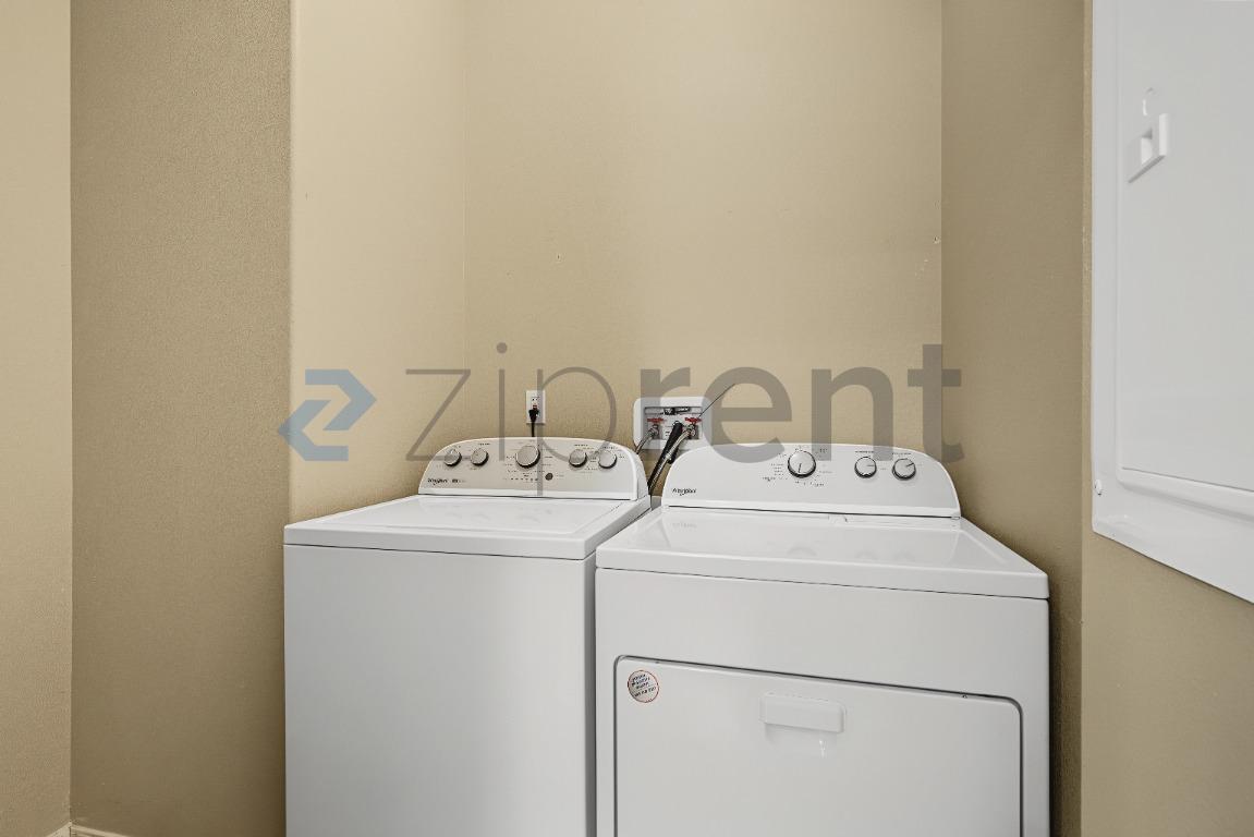 Building Photo - Unit