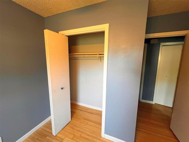 Building Photo - 3503 Southridge Dr