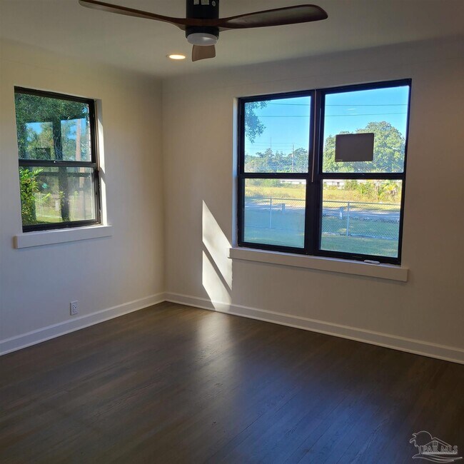 Building Photo - 1301 W Lee St