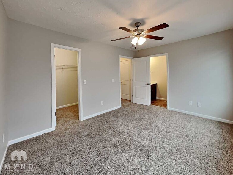 Building Photo - 423 John Deere Dr