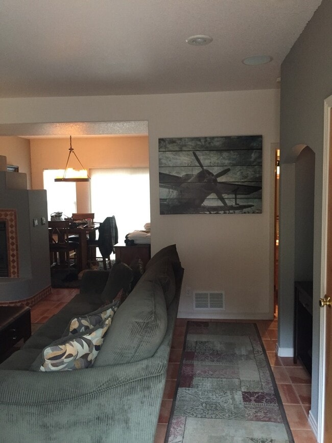 Building Photo - Manitou Springs Townhome