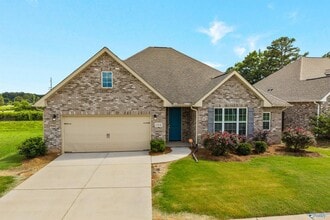 Building Photo - 104 Erskin Parcus Dr