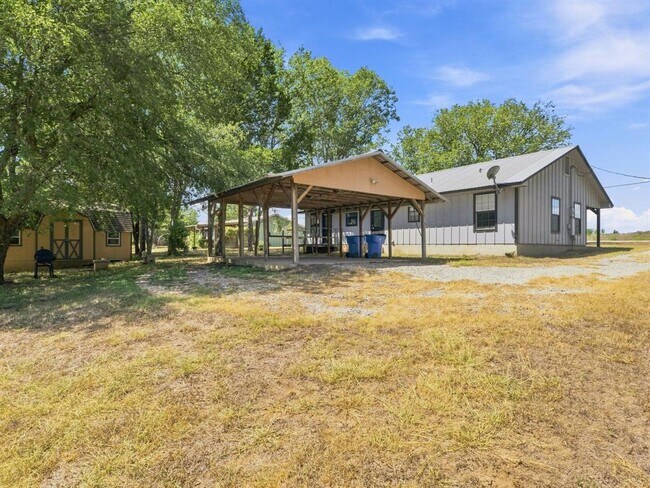 Building Photo - 1303 Lovers Ln