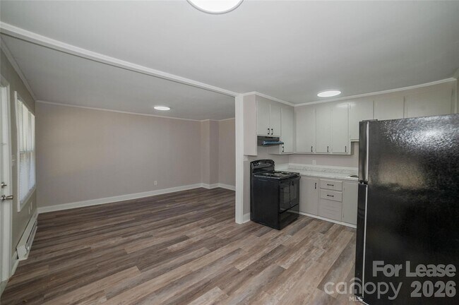 Building Photo - 5113 Higgins St