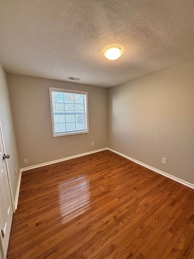 Building Photo - Cozy 3bd/2bth Cottage in Alcoa!