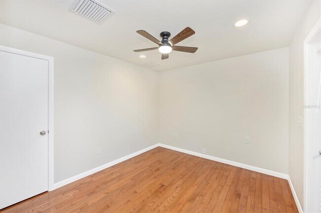 Building Photo - 907 Riviera St