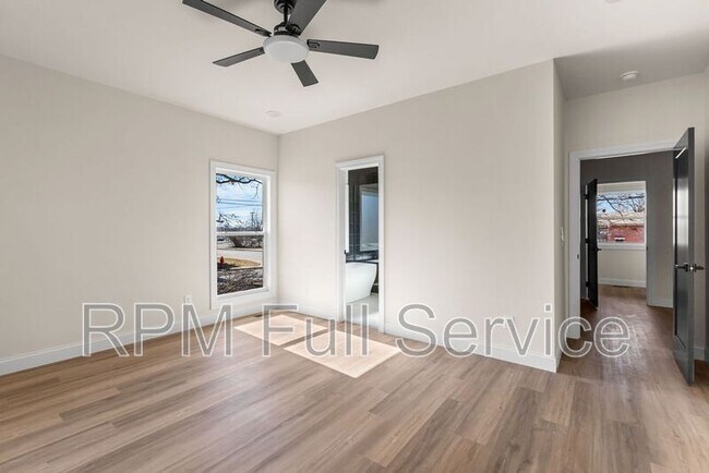 Building Photo - 2134 25th Ave N