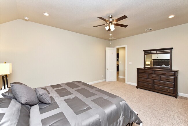 Building Photo - 5835 Euclid Loop