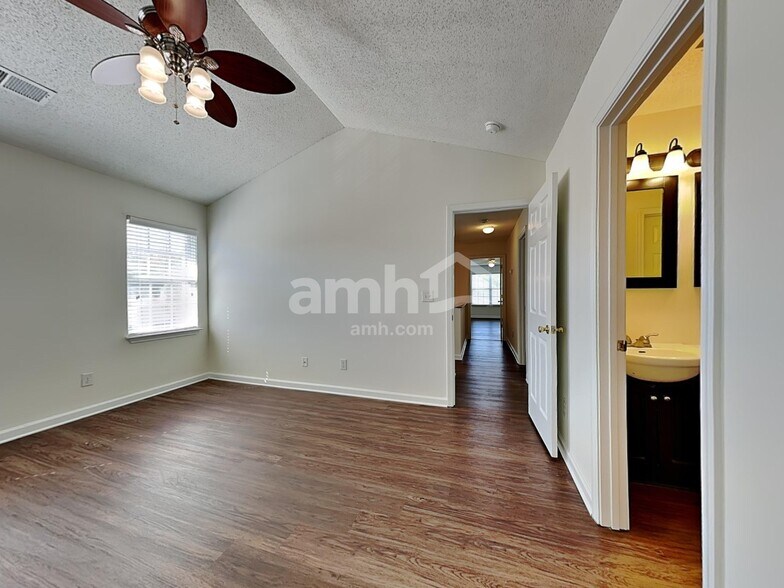 Building Photo - 4389 Creekview Ct